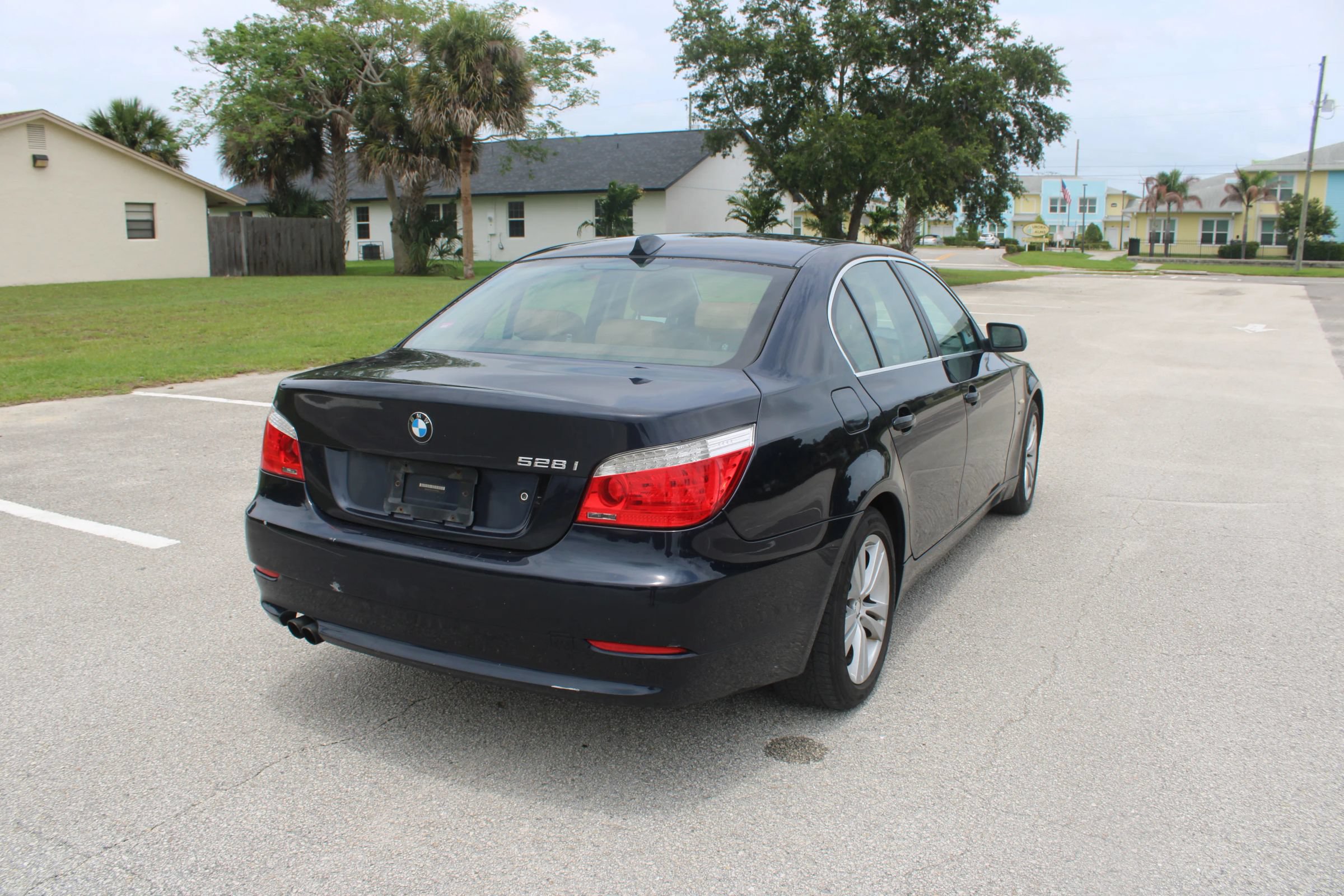 Used 2010 BMW 528i xDrive Sedan AWD/4WD image 27