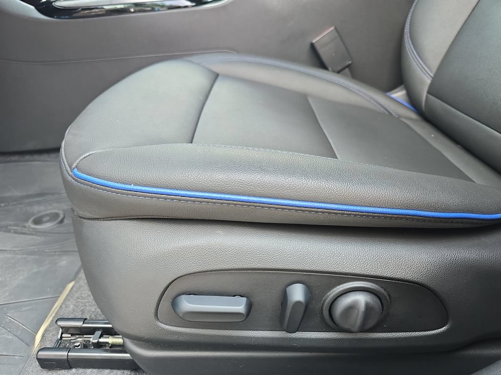 Used 2025 Buick Envista Sport Touring w/ Convenience I Package FWD image 31