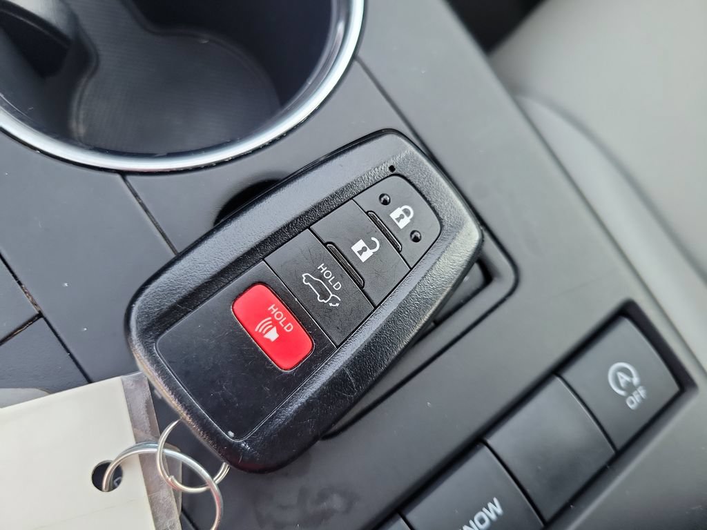 Certified 2021 Toyota Highlander XLE FWD image 43