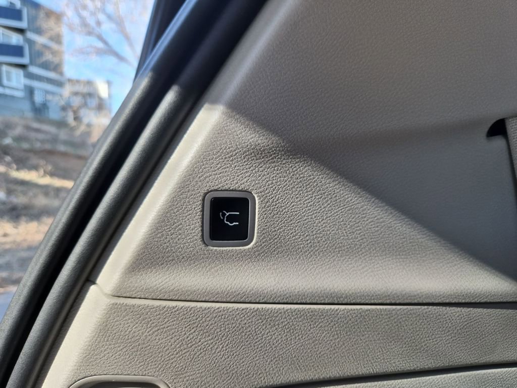 Used 2024 Chrysler Pacifica Select image 25