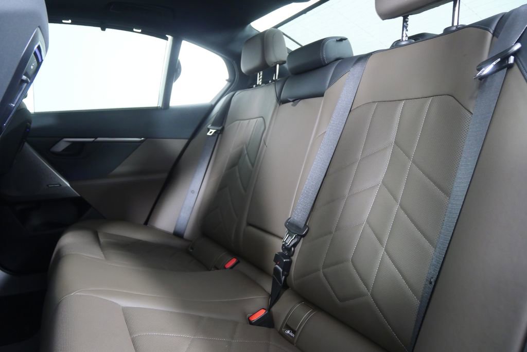 Certified 2025 BMW 530i RWD image 15