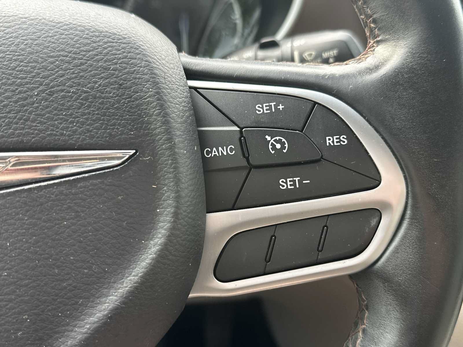 Used 2017 Chrysler Pacifica Touring-L FWD image 27