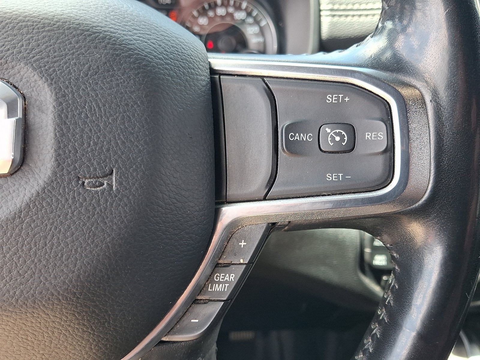 Used 2020 RAM 1500 Laramie w/ Sport Appearance Package AWD/4WD image 23