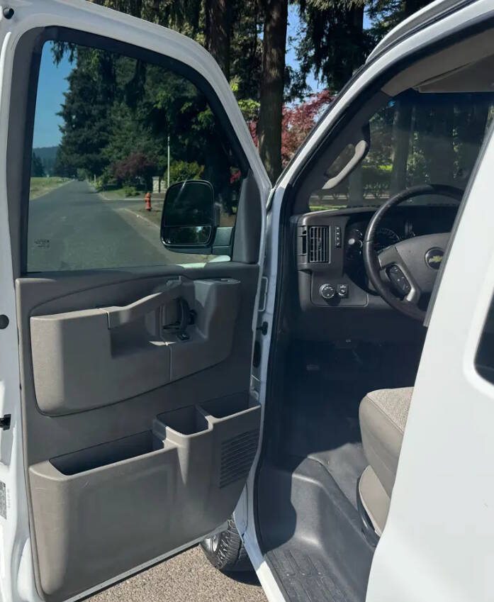 Used 2018 Chevrolet Express 2500 LS w/ Driver Convenience Package RWD image 12