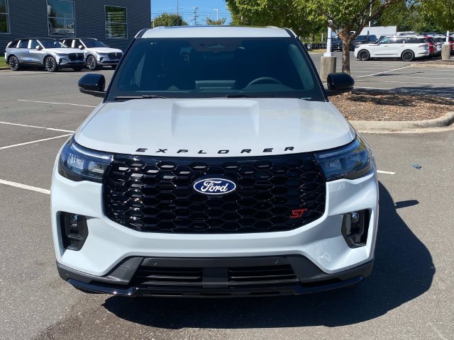 Used 2027 Ford Explorer ST w/ Sun And Sound Package AWD/4WD image 2