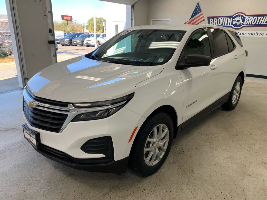 Used 2022 Chevrolet Equinox LS w/ LS Convenience Package image 2