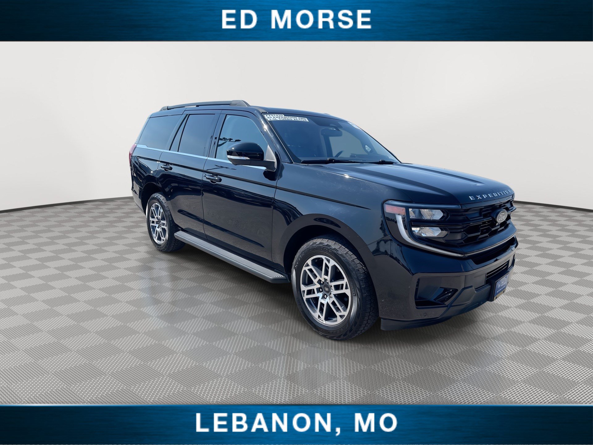 Certified 2025 Ford Expedition Active AWD/4WD image 2