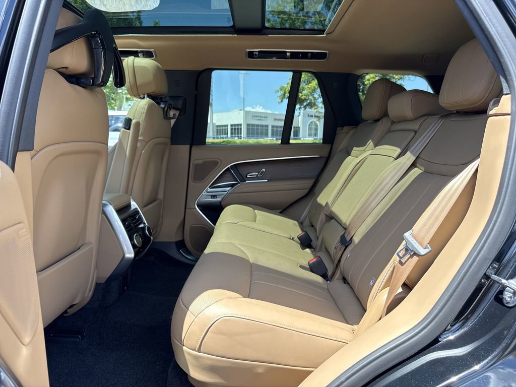 New 2025 Land Rover Range Rover SE AWD/4WD image 5