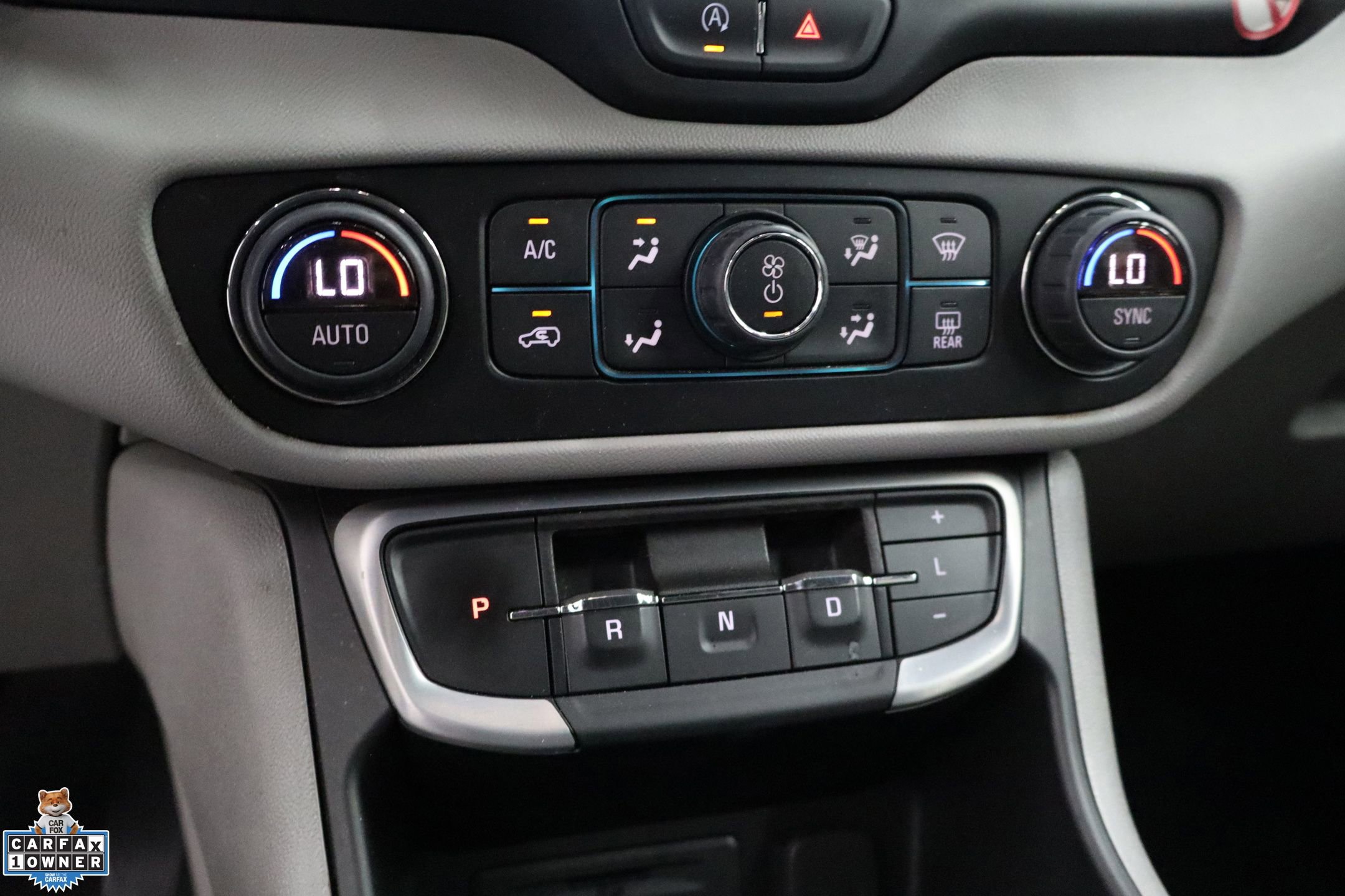 Used 2024 GMC Terrain SLT image 22