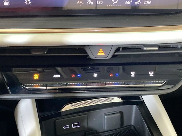 Used 2025 Buick Envision Avenir AWD/4WD image 42