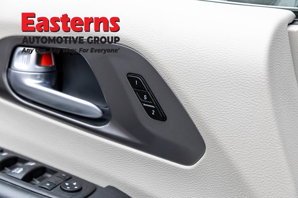 Used 2024 Chrysler Pacifica Touring-L FWD image 22