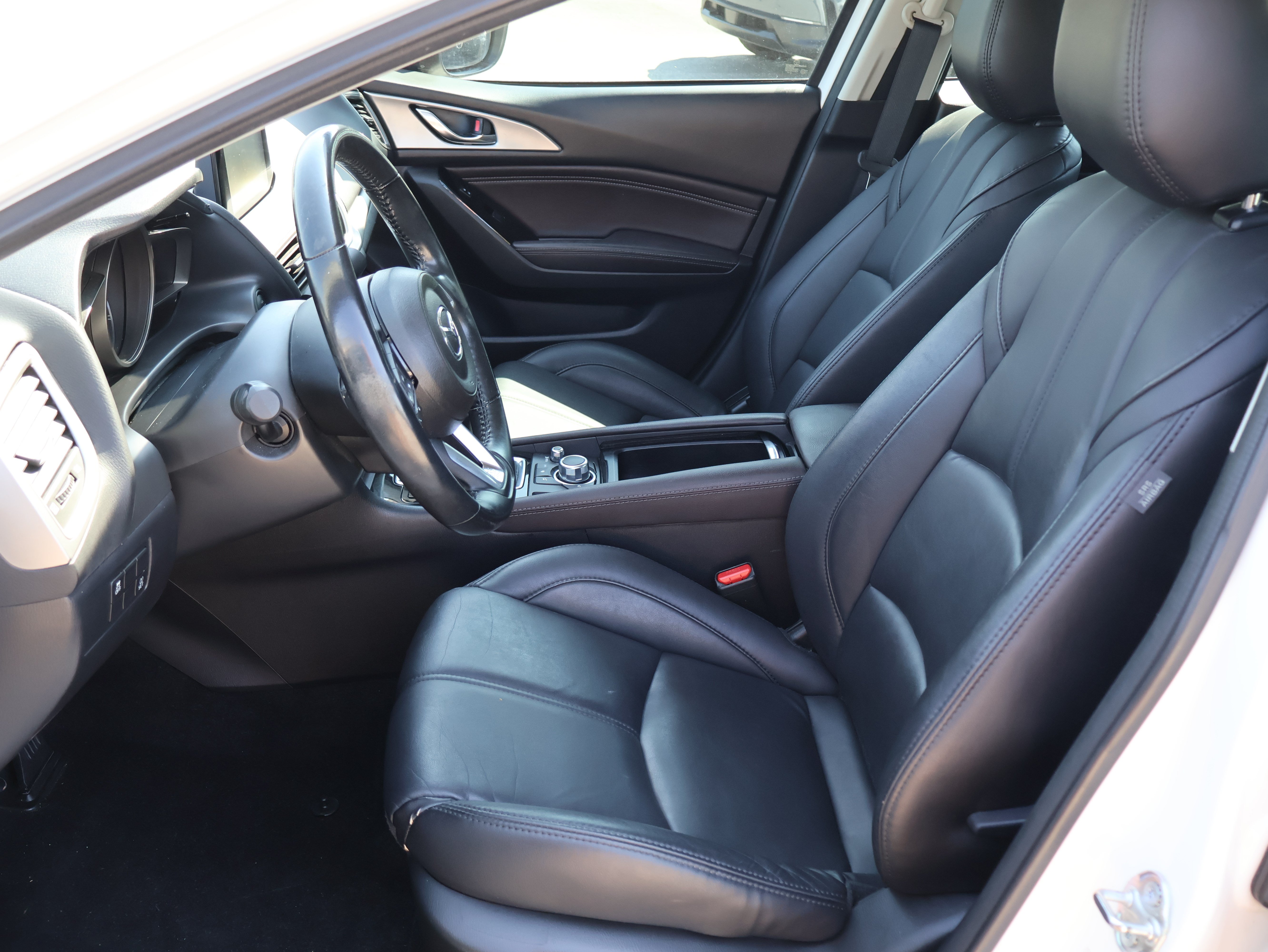 Used 2018 MAZDA MAZDA3 Touring FWD image 15