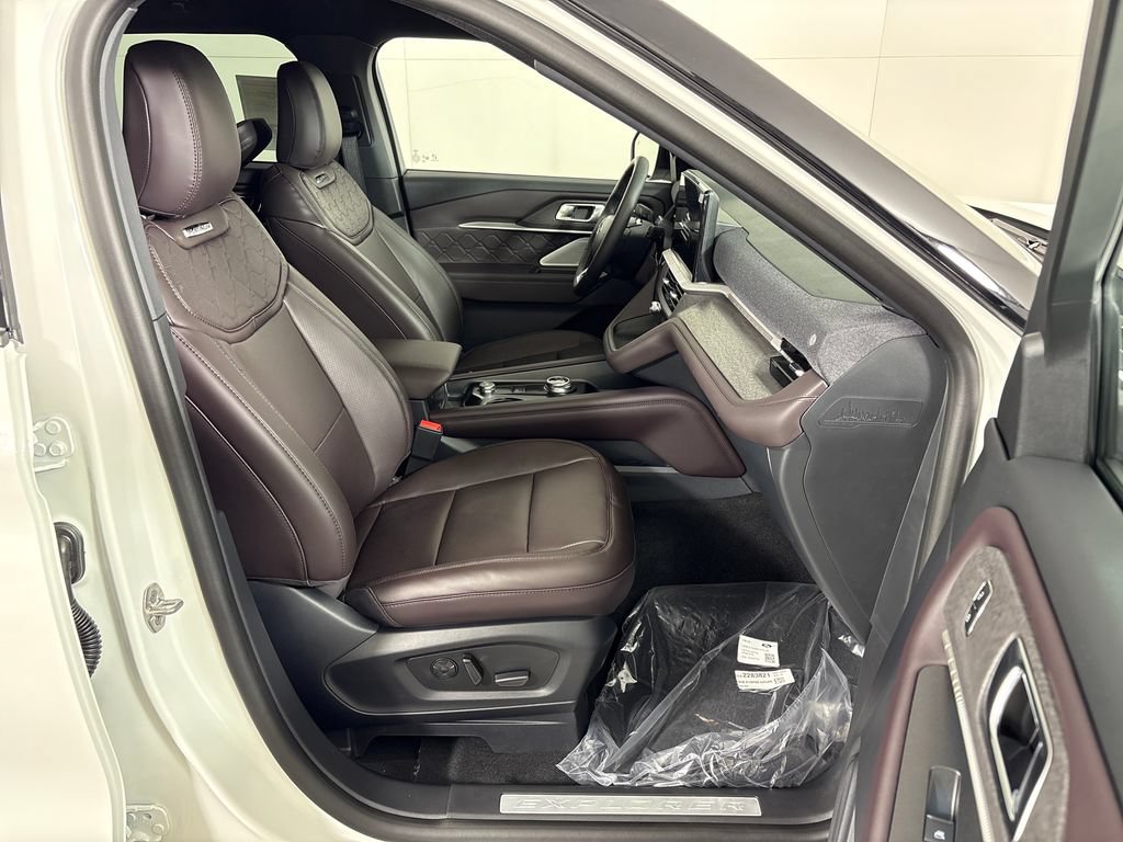 New 2027 Ford Explorer Platinum RWD image 5