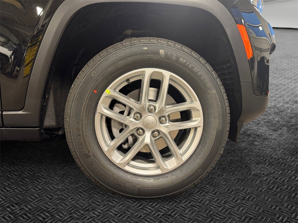 New 2025 Jeep Grand Cherokee Laredo X w/ Luxury Tech Group I image 11