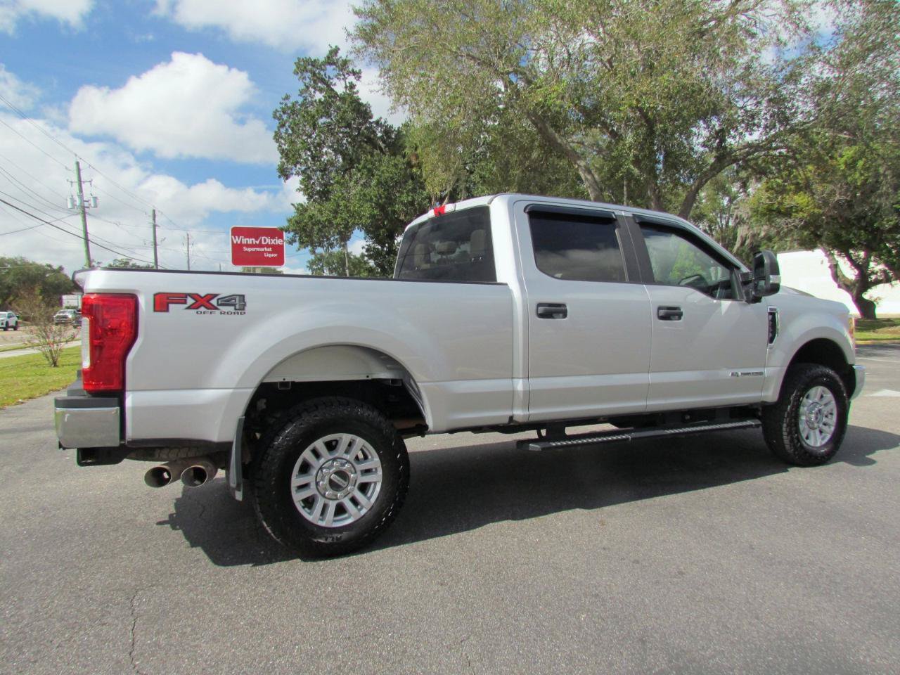 Used 2017 Ford F250 XL w/ STX Appearance Package AWD/4WD image 9