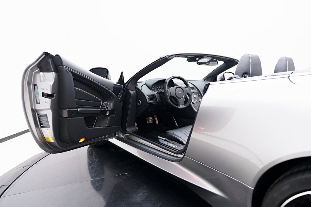 Used 2016 Aston Martin DB9 GT RWD image 50