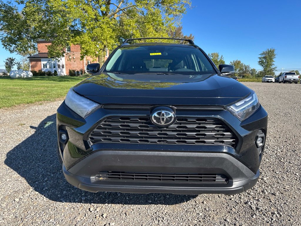 Used 2022 Toyota RAV4 XLE Premium AWD/4WD image 2