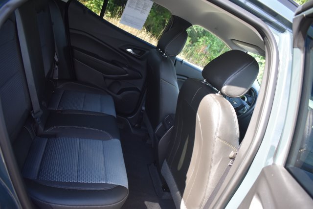 Certified 2025 Chevrolet Trax LT w/ LT Convenience Package FWD image 14