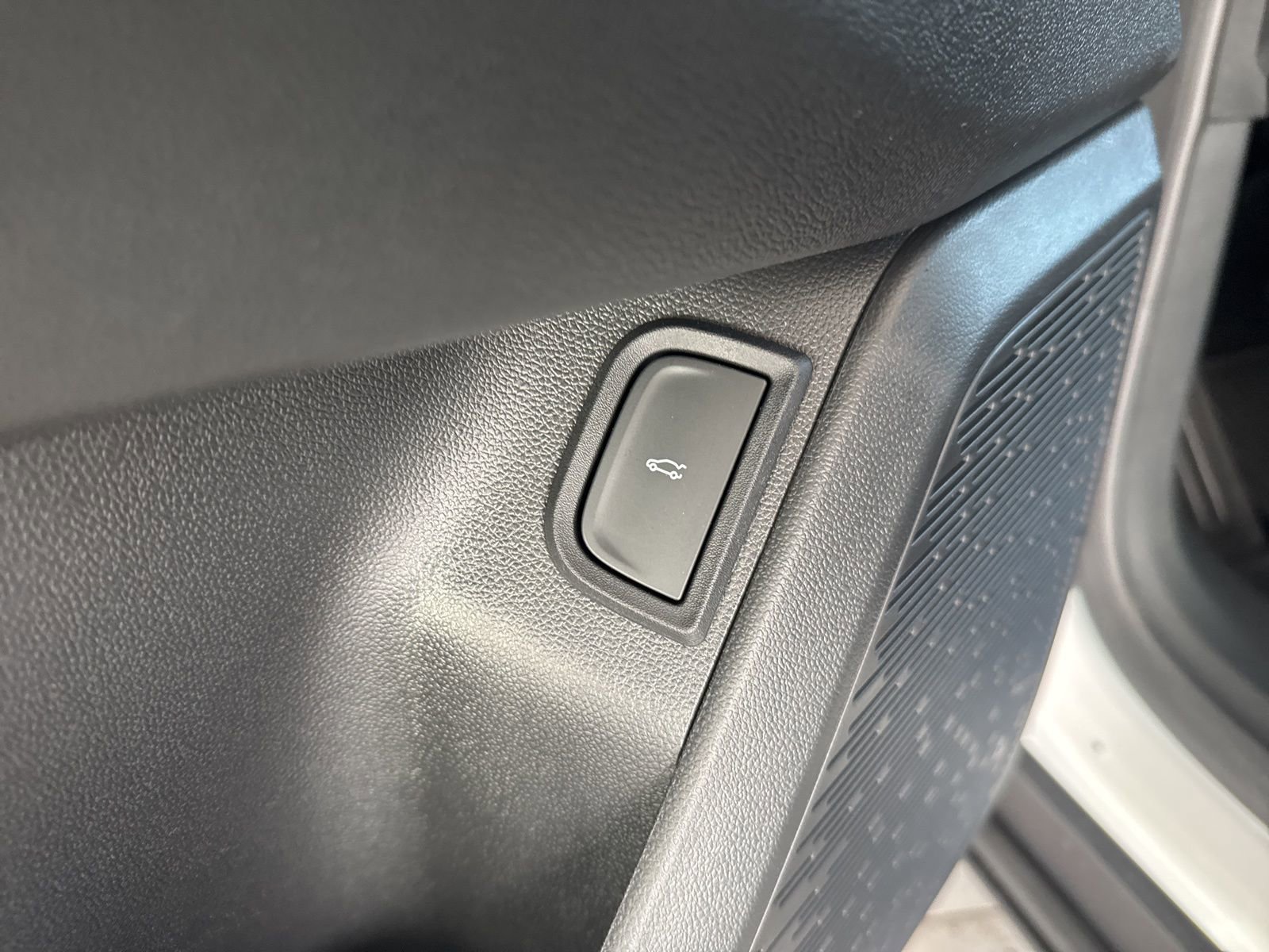 New 2026 Chevrolet Equinox LT w/ Convenience Package II FWD image 16