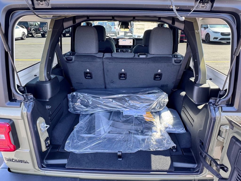 New 2026 Jeep Wrangler Unlimited Rubicon AWD/4WD image 14