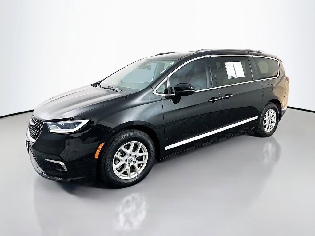 Used 2021 Chrysler Pacifica Touring-L image 3