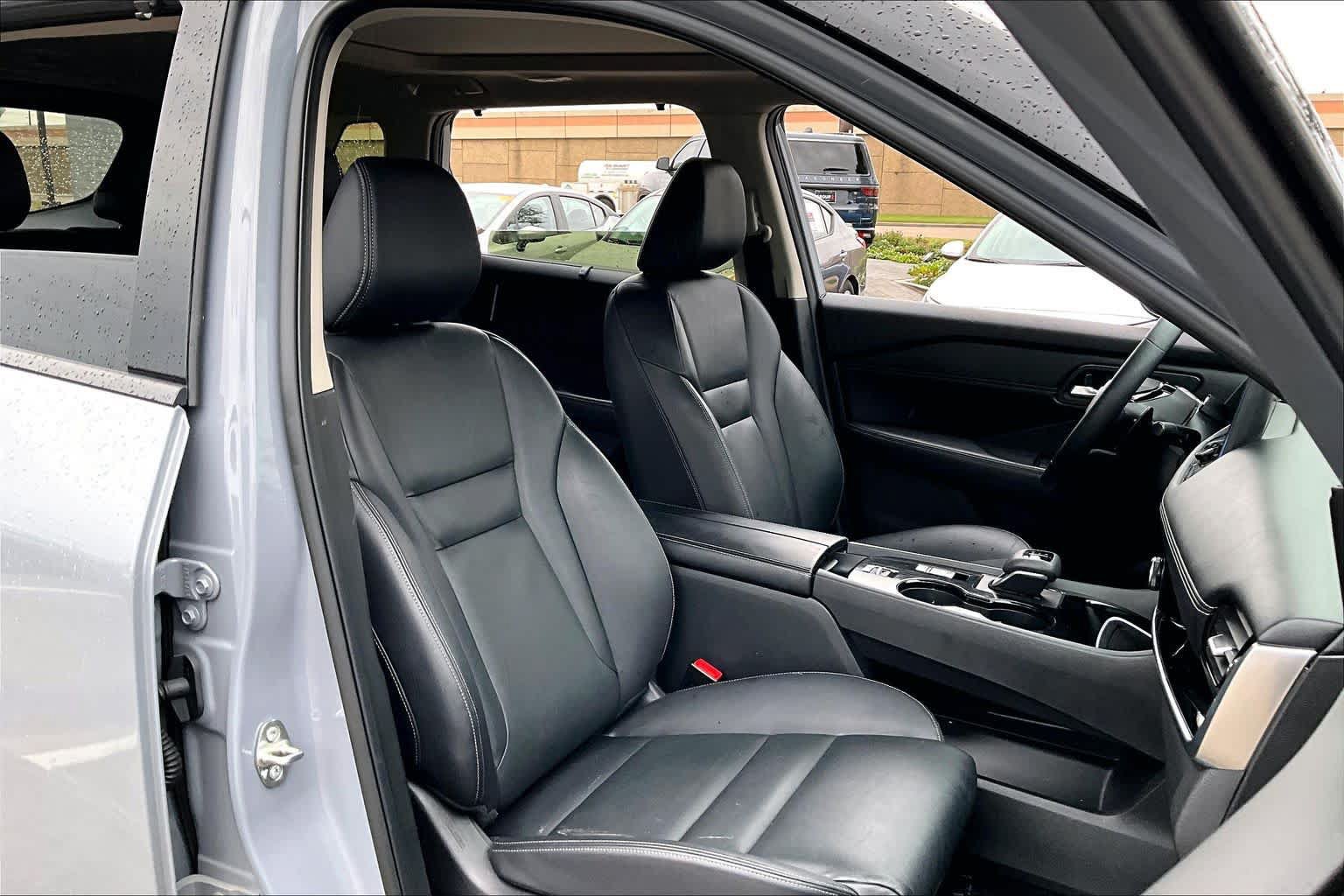 Used 2025 Nissan Rogue SL w/ Tech Package FWD image 9