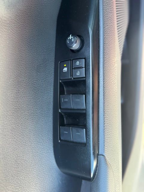 Used 2025 Toyota Camry LE image 7