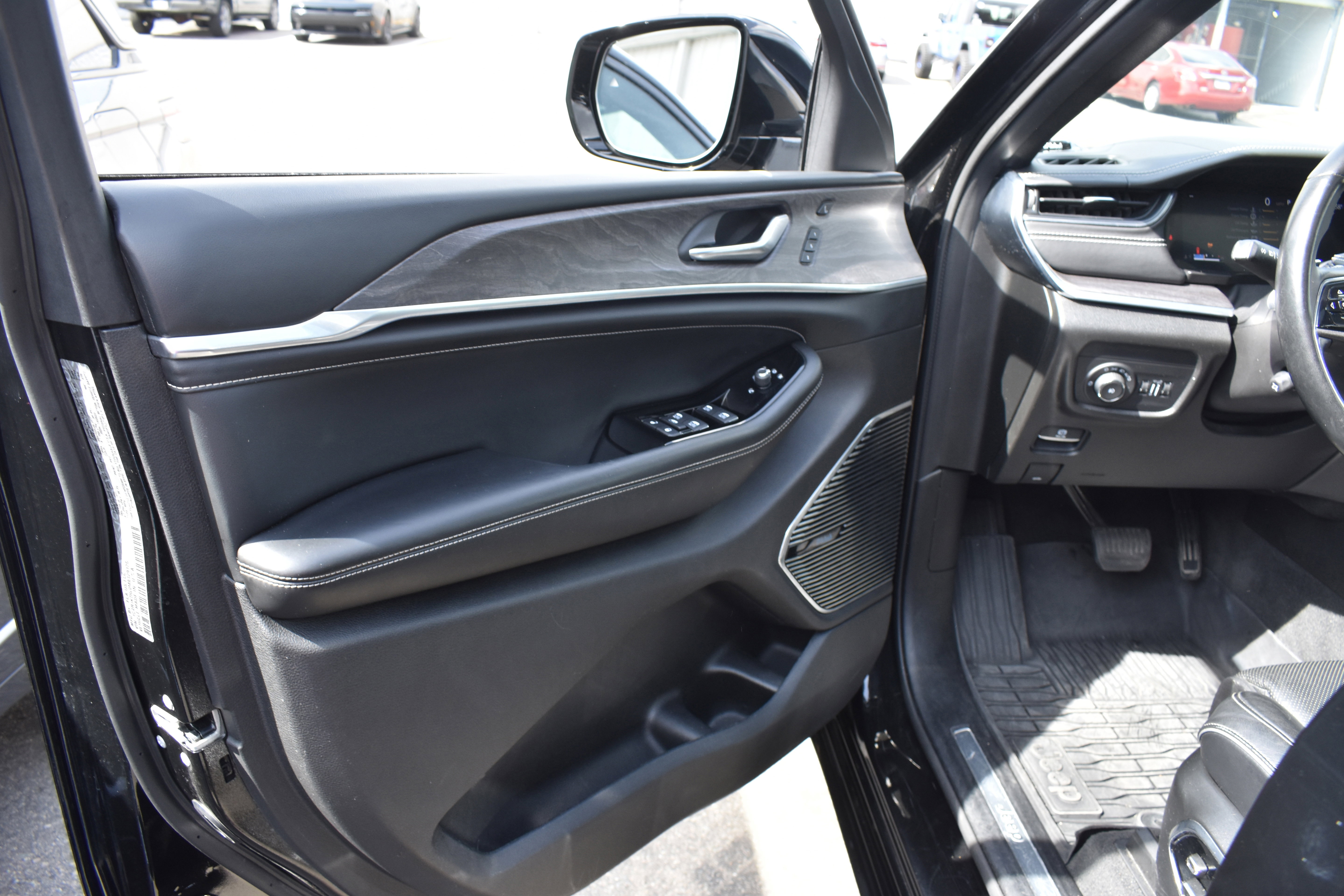 Used 2021 Jeep Grand Cherokee L Overland w/ Luxury Tech Group IV image 23