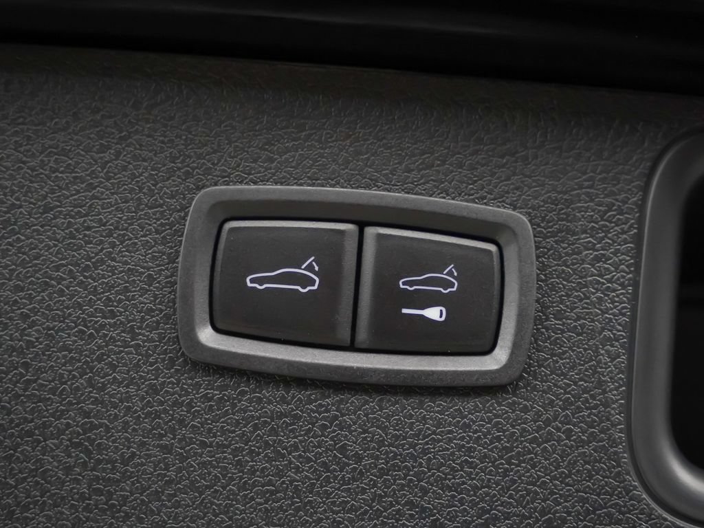 Certified 2026 Porsche Macan AWD/4WD image 12