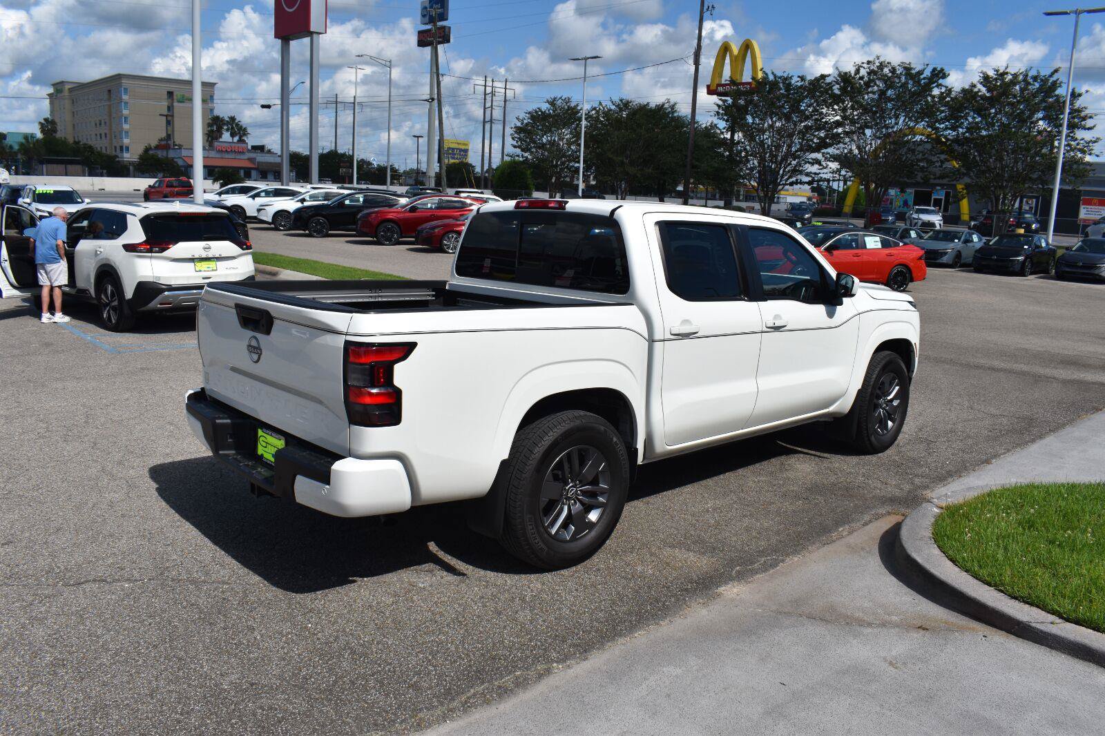 Certified 2025 Nissan Frontier SV w/ SV Convenience Package RWD image 14