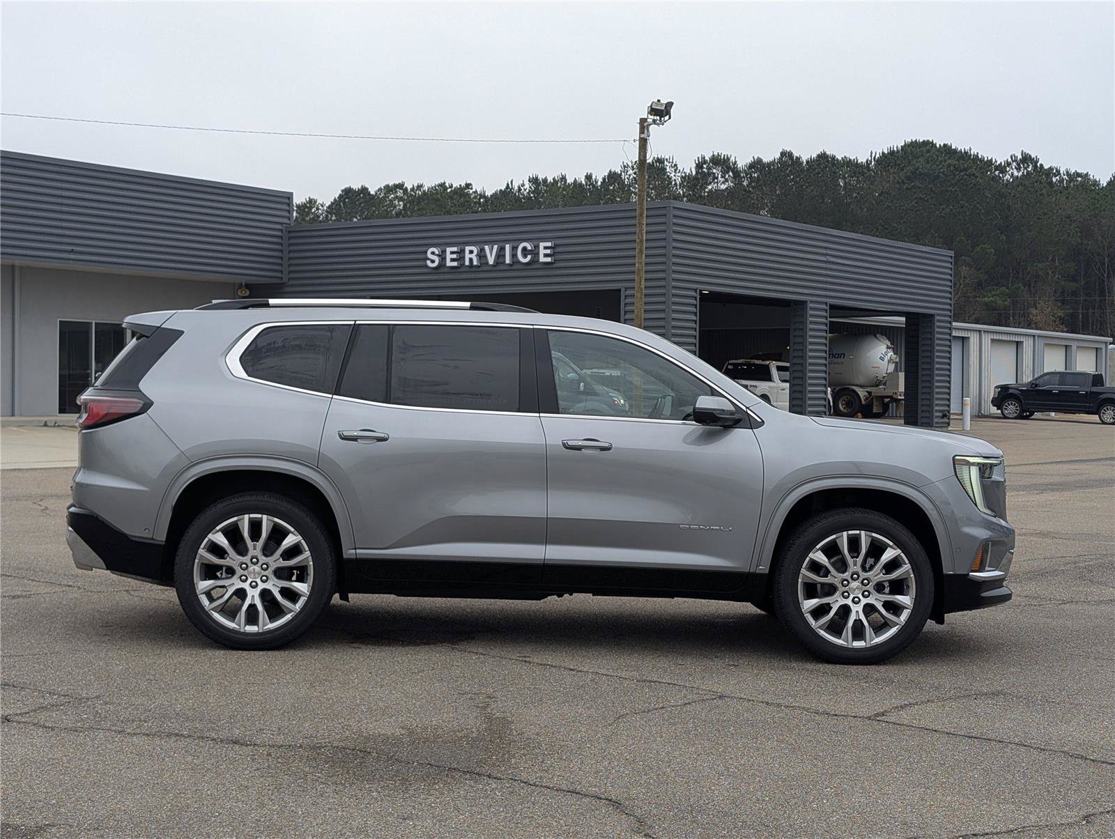 New 2026 GMC Acadia Denali w/ Super Cruise Package FWD image 2