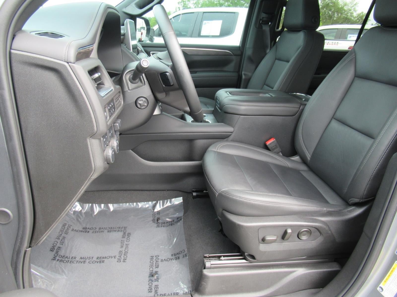 Used 2024 Chevrolet Suburban Z71 w/ Luxury Package AWD/4WD image 16