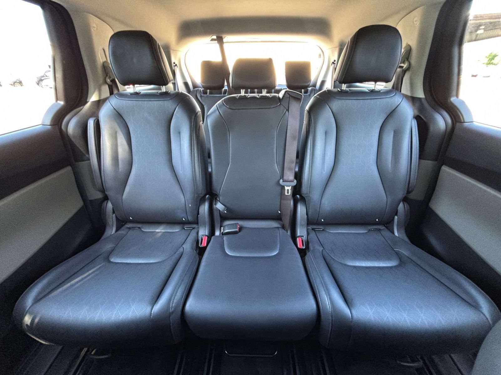 Used 2026 Kia Carnival FWD image 41