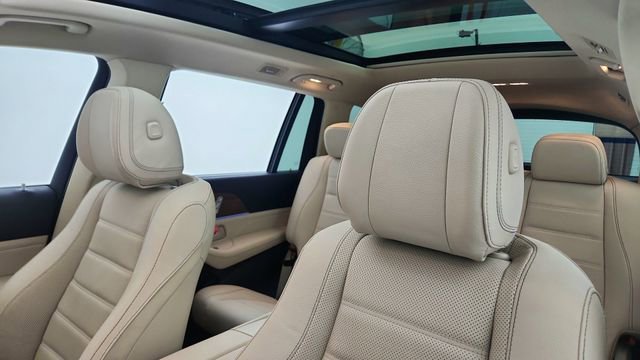 Used 2024 Mercedes-Benz GLS 450 4MATIC image 37
