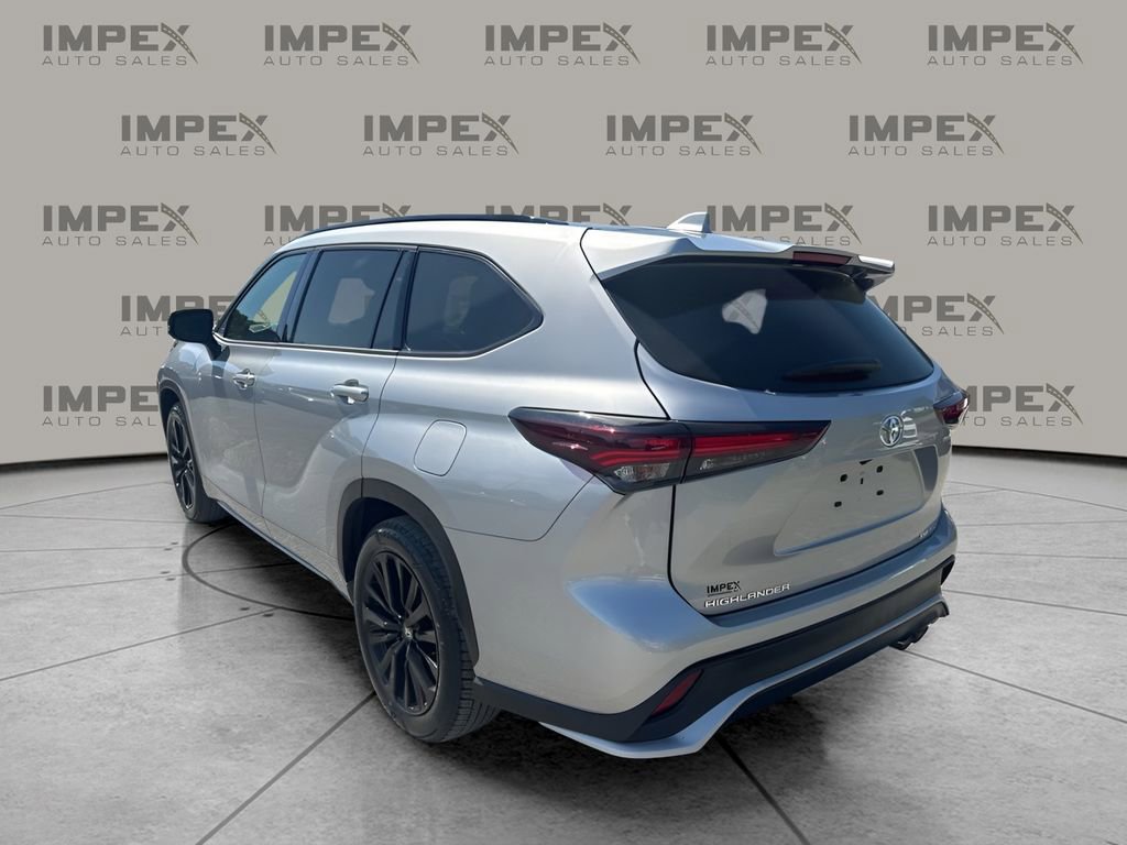 Used 2025 Toyota Highlander Limited image 3