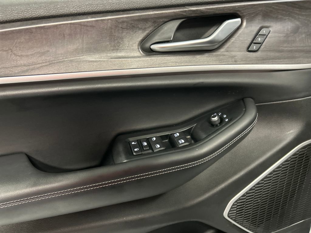 Used 2022 Jeep Grand Cherokee L Limited image 14