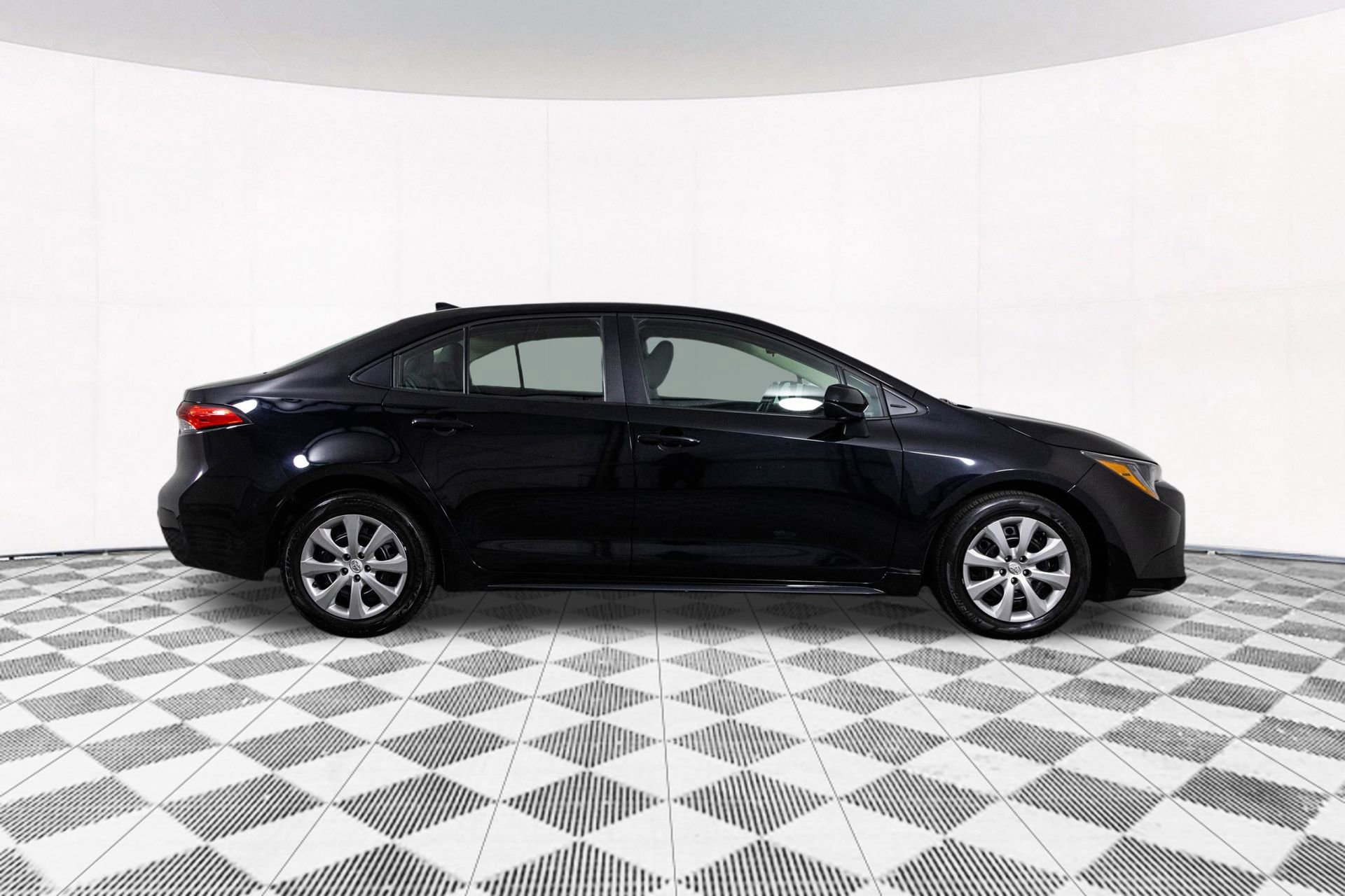 Used 2024 Toyota Corolla LE image 16