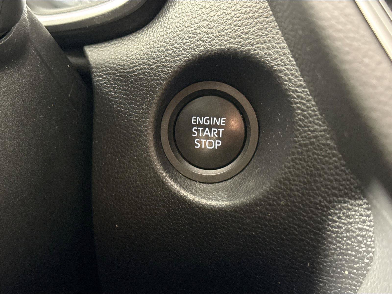 Certified 2025 Toyota Corolla Cross XLE FWD image 20