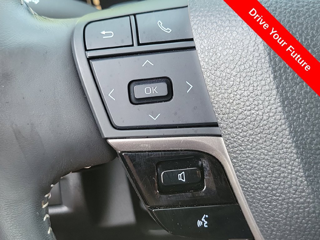 Used 2025 Toyota Camry SE w/ Convenience Package FWD image 5