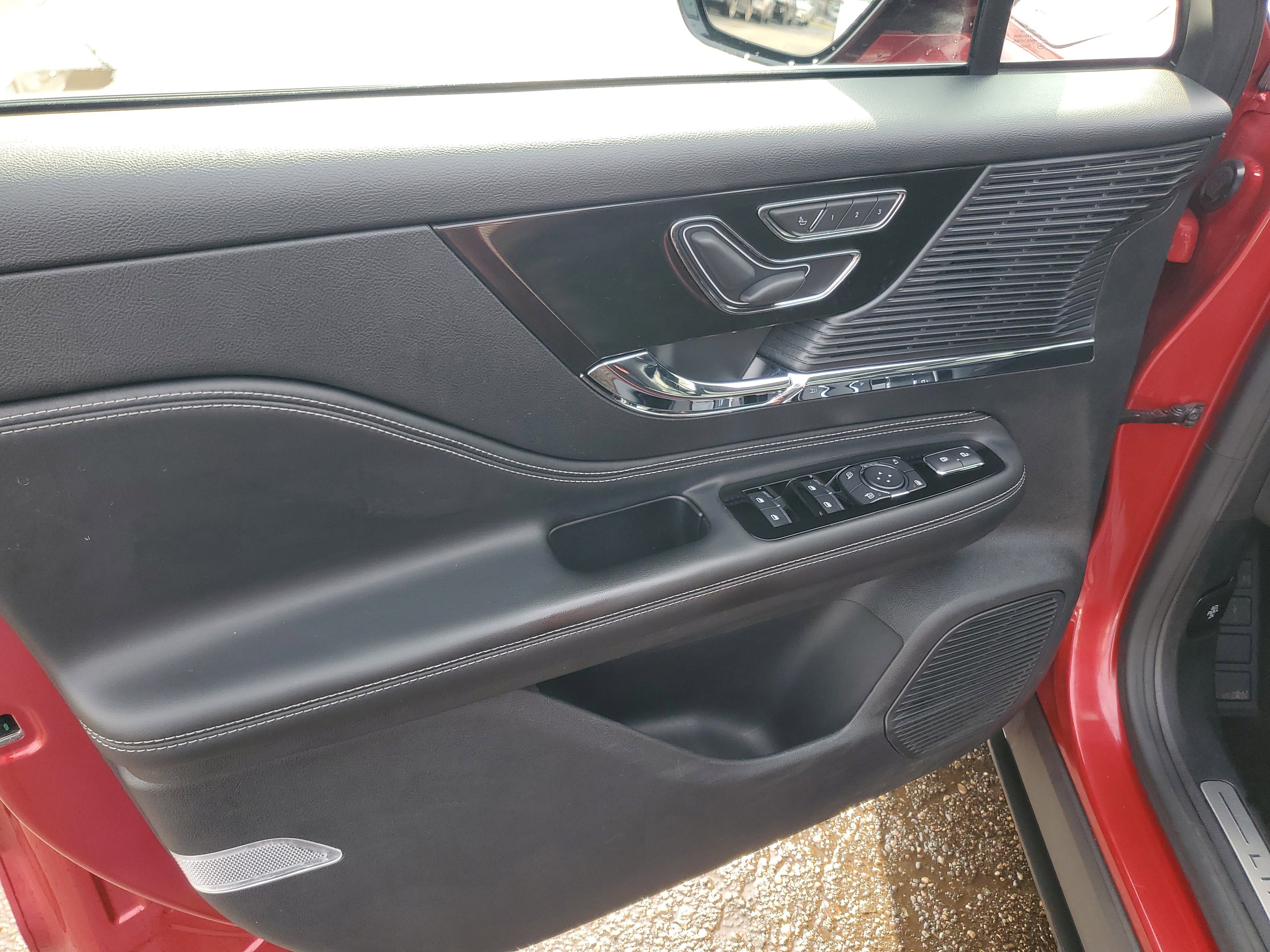 Certified 2022 Lincoln Corsair AWD w/ Premium Package image 10