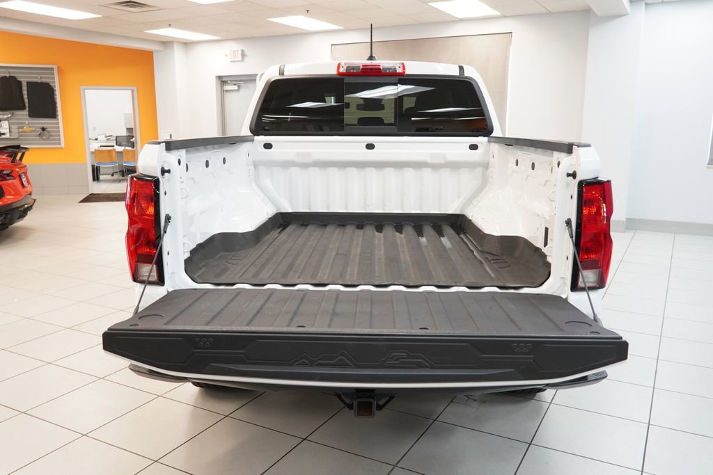 Used 2025 Chevrolet Colorado W/T w/ Advanced Trailering Package RWD image 9