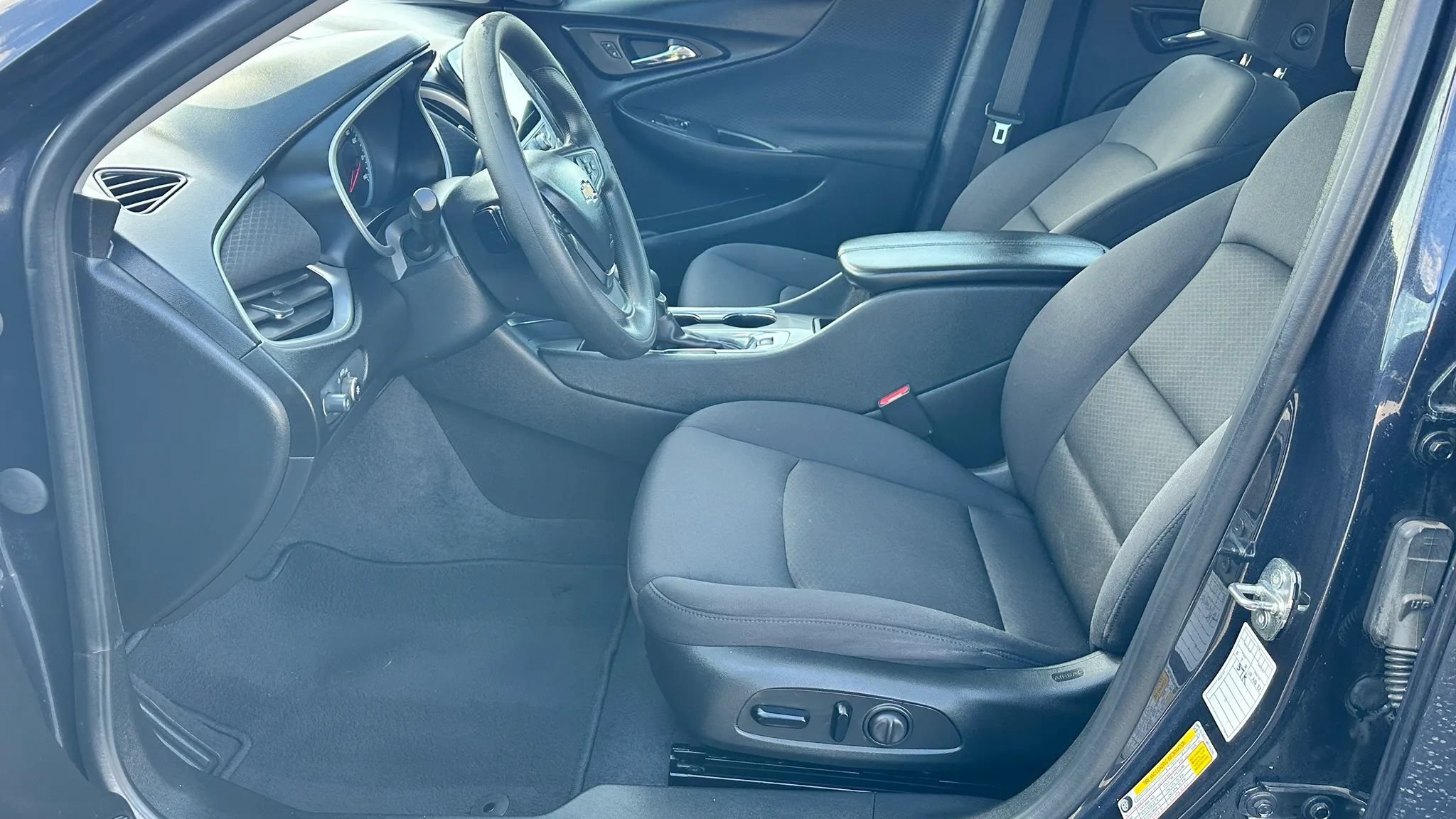 Used 2023 Chevrolet Malibu LT FWD image 9
