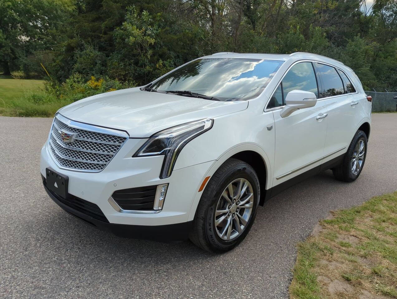 Used 2020 Cadillac XT5 Premium Luxury w/ LPO, Floor Liner Package image 2