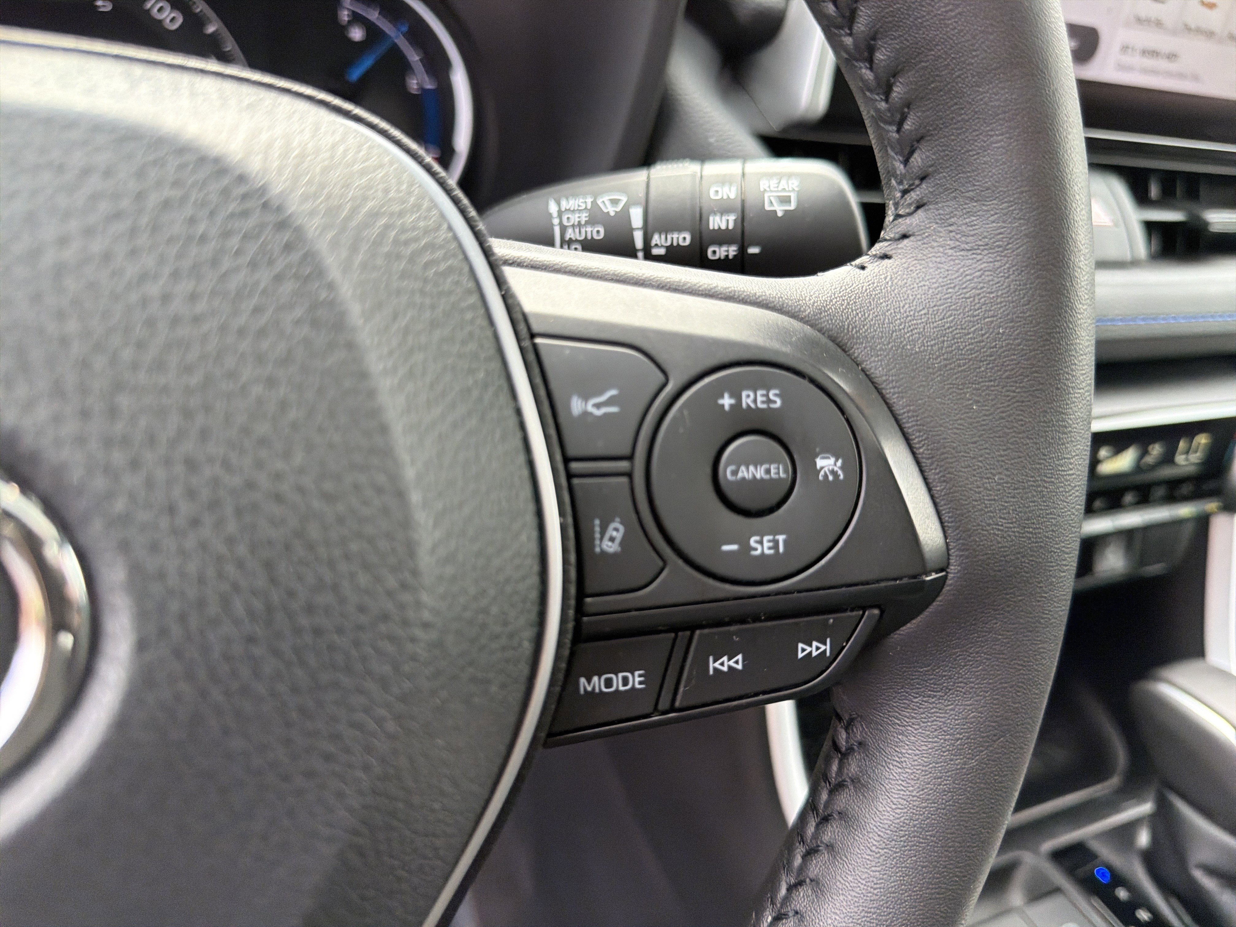 Used 2024 Toyota RAV4 SE w/ Convenience Package AWD/4WD image 26