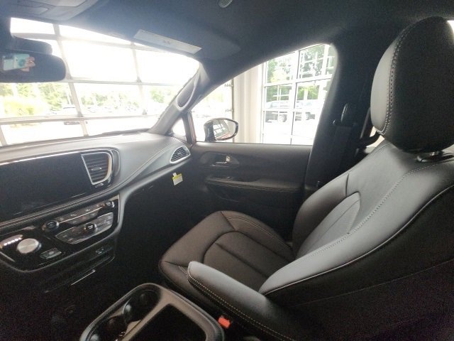 New 2026 Chrysler Pacifica Select image 26