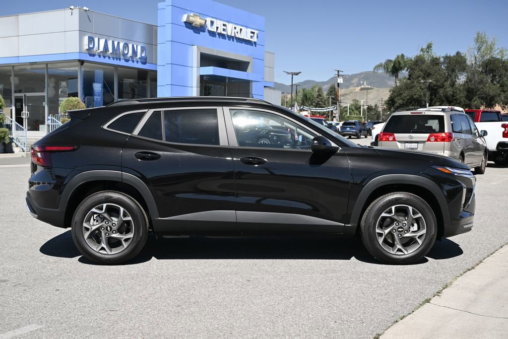 New 2026 Chevrolet Trax LT w/ Sunroof Package FWD image 3
