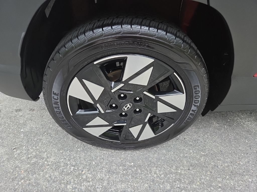 Used 2025 Hyundai Kona SEL FWD image 12