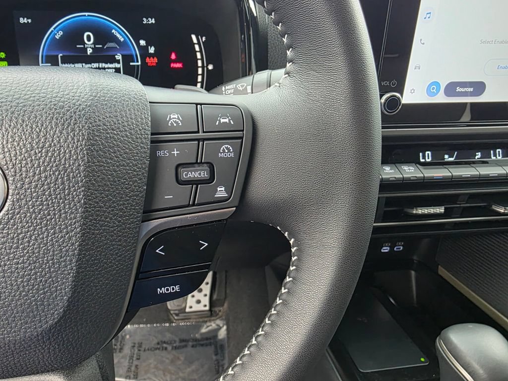 Used 2025 Toyota Camry SE FWD image 19