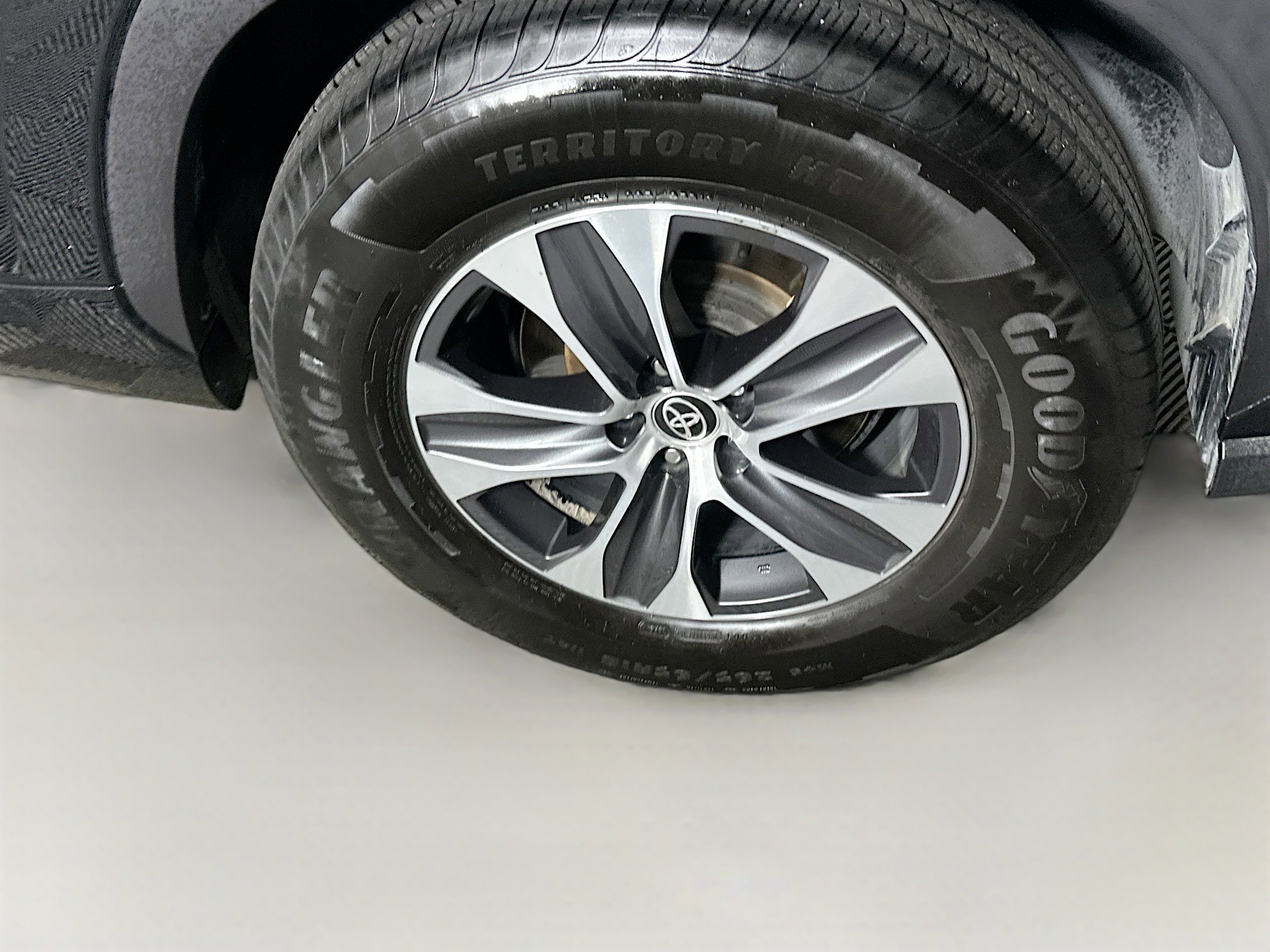Used 2021 Toyota Highlander XLE FWD image 11