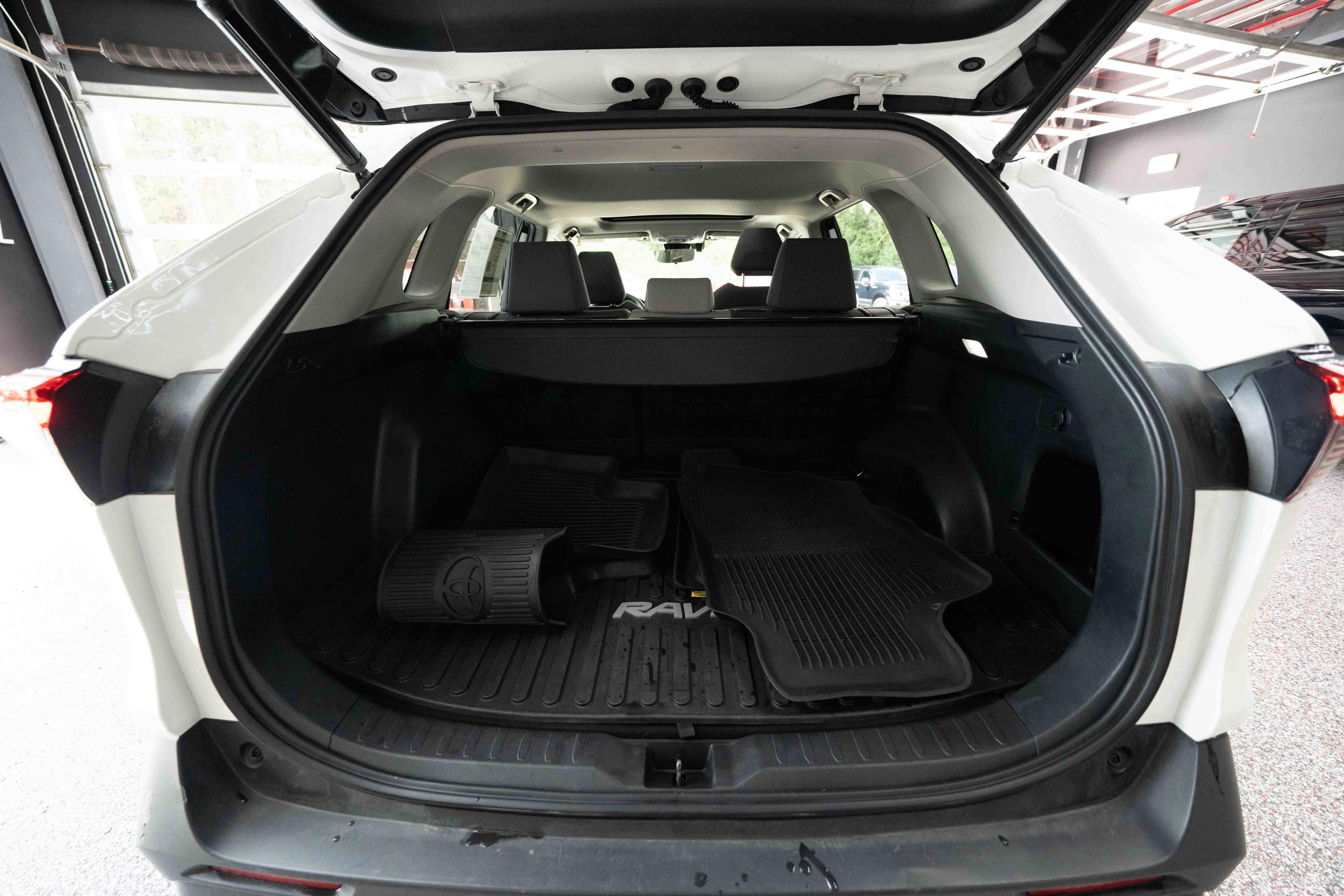 Used 2023 Toyota RAV4 XLE w/ Convenience Package AWD/4WD image 28